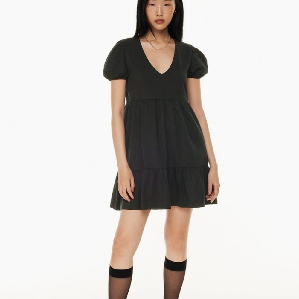 Aritzia Sunday Best Sun-deh Black V-Neck Dress